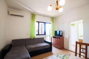 TV a/nebo společenská místnost v ubytování Apartments Dara