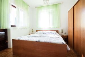 Postel nebo postele na pokoji v ubytování Apartments Dara