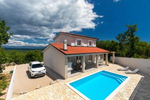 an image of a villa with a swimming pool at VILLA SANDRINA in Vrh