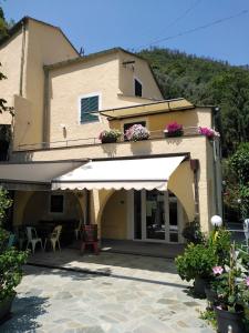a house with a white awning and a patio at Il Ghiro in Levanto
