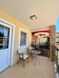 A balcony or terrace at Yalcin Hotel & Villas