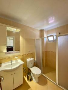 A bathroom at Yalcin Hotel & Villas Még 36 kép