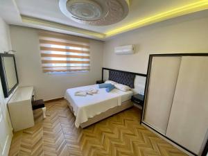 A bed or beds in a room at Yalcin Hotel & Villas