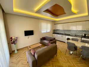 A television and/or entertainment centre at Yalcin Hotel & Villas