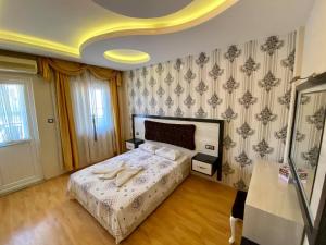 A bed or beds in a room at Yalcin Hotel & Villas