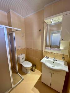 A bathroom at Yalcin Hotel & Villas