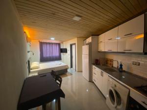 a room with a kitchen with a bed in it at Beyoglu Pansiyon in Patara