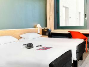 Postel nebo postele na pokoji v ubytování Hotel Ibis Firenze Prato Est
