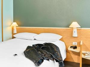 Postel nebo postele na pokoji v ubytování Hotel Ibis Firenze Prato Est