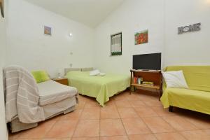 Galeriebild der Unterkunft Holiday home Maria with swimming pool in Vodice