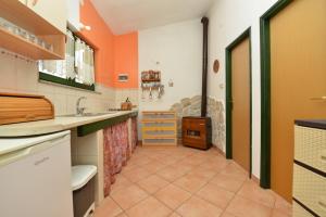 Galeriebild der Unterkunft Holiday home Maria with swimming pool in Vodice