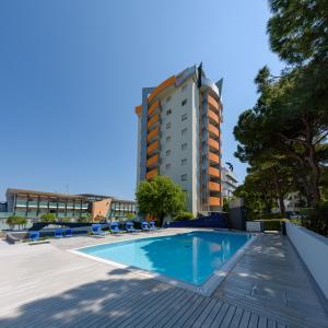 Bazén v ubytování Residence Torre di Noe nebo v jeho okolí