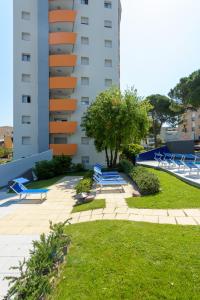 Bazén v ubytování Residence Torre di Noe nebo v jeho okolí