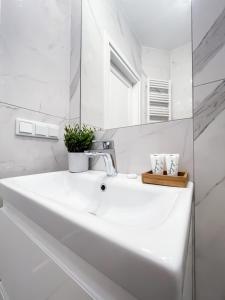 Bathroom sa Warsaw Seasons by Alluxe Boutique Apartments