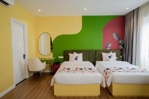 A bed or beds in a room at Palette Collect's Boutique Hotel Ha Long