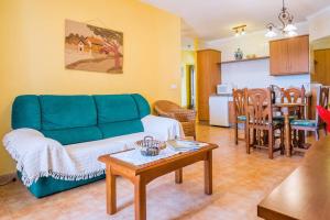 Kuchnia lub aneks kuchenny w obiekcie Bonito apartamento Piscina Wifi