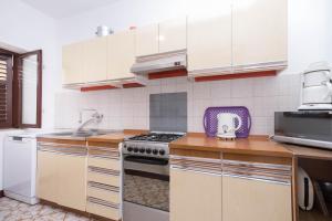 Küche/Küchenzeile in der Unterkunft Apartments Salis