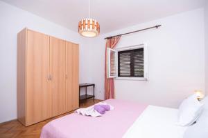 Ein Bett oder Betten in einem Zimmer der Unterkunft Apartments Salis