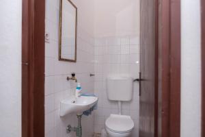 Ein Badezimmer in der Unterkunft Apartments Salis