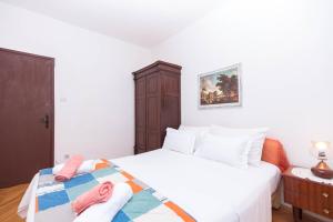 Ein Bett oder Betten in einem Zimmer der Unterkunft Apartments Salis