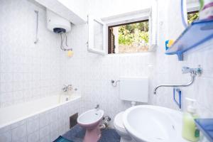 Ein Badezimmer in der Unterkunft Apartments Salis