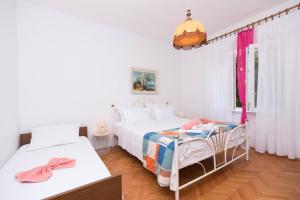 Ein Bett oder Betten in einem Zimmer der Unterkunft Apartments Salis