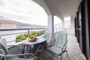 Ein Balkon oder eine Terrasse in der Unterkunft Apartments Salis