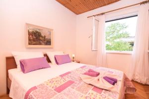 Ein Bett oder Betten in einem Zimmer der Unterkunft Apartments Salis