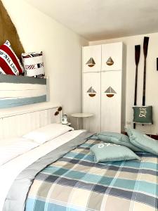 Rúm í herbergi á Enjoy Ledro B&B