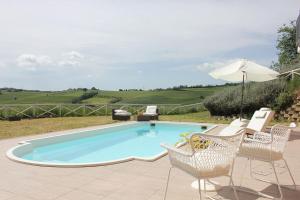 Swimmingpoolen hos eller tæt på Villa Diana - Pesaro mare e cultura - intera struttura con piscina