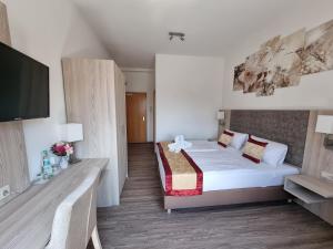 Postel nebo postele na pokoji v ubytování Hotel Medebach - Zum Schwanenkönig