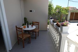 Guest House Narta的阳台或露台