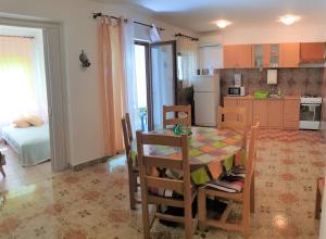 Kuchyň nebo kuchyňský kout v ubytování Apartments Josko Barbat