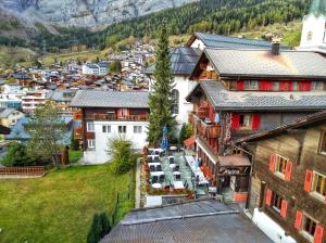 Nespecifikovaný výhled na hory nebo výhled na hory při pohledu z hotelu