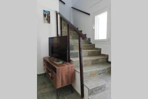 TV a/nebo společenská místnost v ubytování Cycladic Villa La Paloma - Κυκλαδίτικο σπίτι δίπλα στον γιαλό