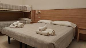 A bed or beds in a room at Hotel Brezza