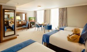 Cama ou camas em um quarto em Ashling Hotel Dublin