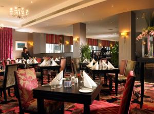 Um restaurante ou outro lugar para comer em Ashling Hotel Dublin