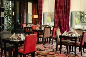 Um restaurante ou outro lugar para comer em Ashling Hotel Dublin
