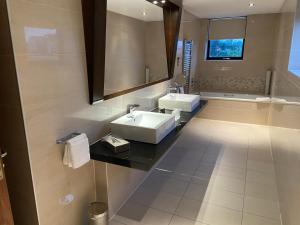 Um banheiro em Ashling Hotel Dublin