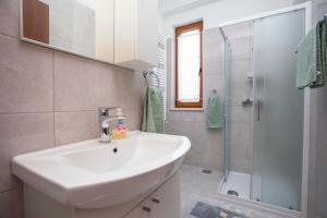 Koupelna v ubytování Apartmani Marica