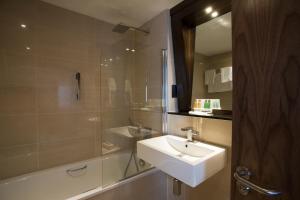 Um banheiro em Ashling Hotel Dublin