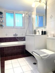 Vonios kambarys apgyvendinimo įstaigoje Ven Luxury Apartment