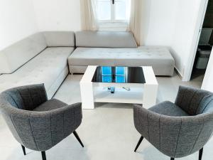 Uma área de estar em Fabrica Sunset Apartments