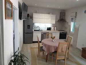 a kitchen and dining room with a table and chairs at Apartments Paradiso Murter in Murter