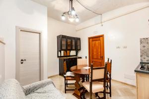 Η κουζίνα ή μικρή κουζίνα στο Stop Colosseo +27 φωτογραφίες