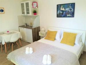 Posteľ alebo postele v izbe v ubytovaní Apartments Bartol with Free Bikes and Great Local Food