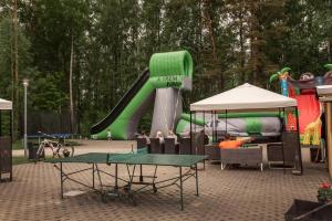 Herní místnost nebo prostor pro děti v ubytování Camping & Camper place Pasvalys