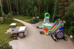Herní místnost nebo prostor pro děti v ubytování Camping & Camper place Pasvalys