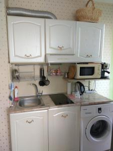 A kitchen or kitchenette at Апартаменты Талиана Бич курорта Елените